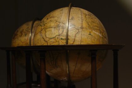Auktion Historischer Globen in Charites