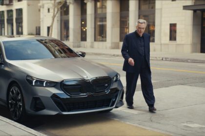 Christopher Walken gibt in der BMW-Werbung beim Super Bowl den Ton an scaled