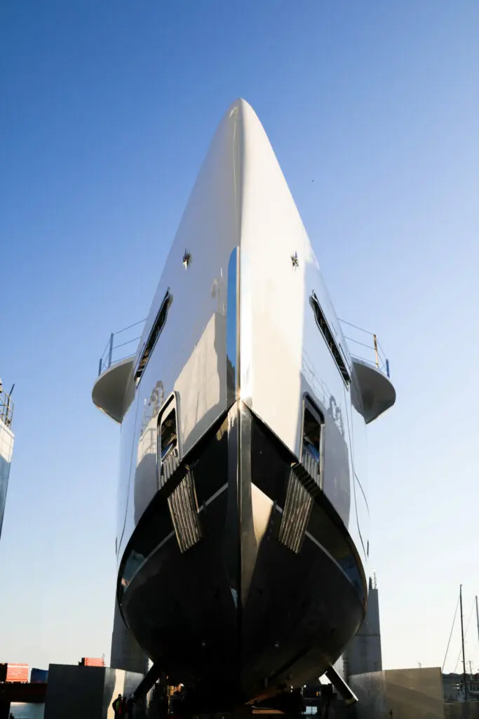 Yacht Armani Admiral1