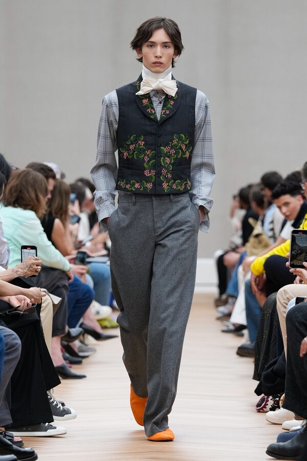 Jonathan Anderson Für Dior5