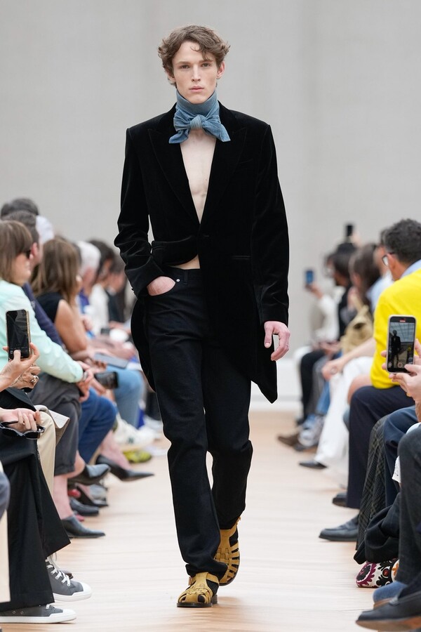 Jonathan Anderson Für Dior7