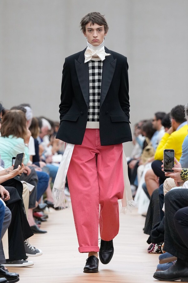 Jonathan Anderson Für Dior8