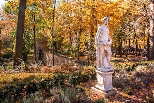 Relikte der Vergangenheit im Manor House Spa Park