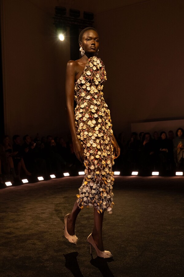 Schiaparelli Frühling 2026 Agonie und Ekstase Haute Couture Wie lebendige Kunst3
