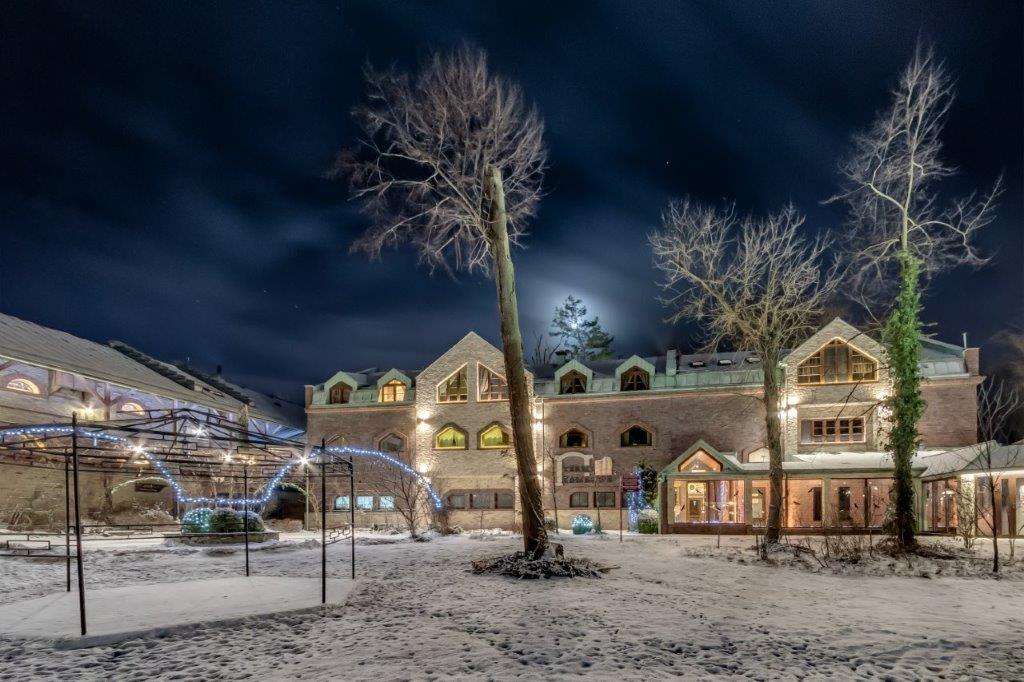 Manor House Termy Zamkowe bei Nacht