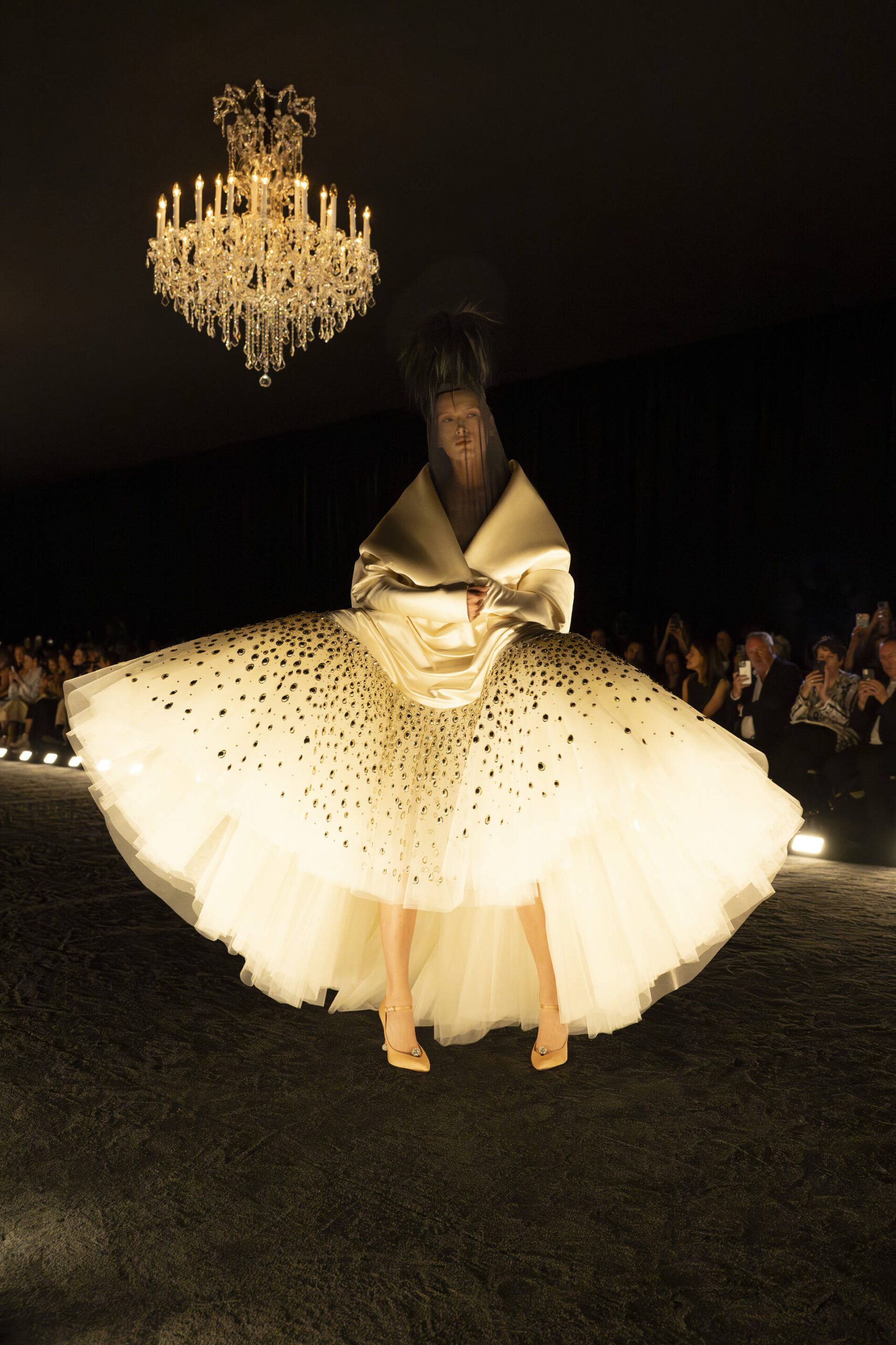 Zwischen Mode und Kunst: Die Schiaparelli-Ausstellung in London1