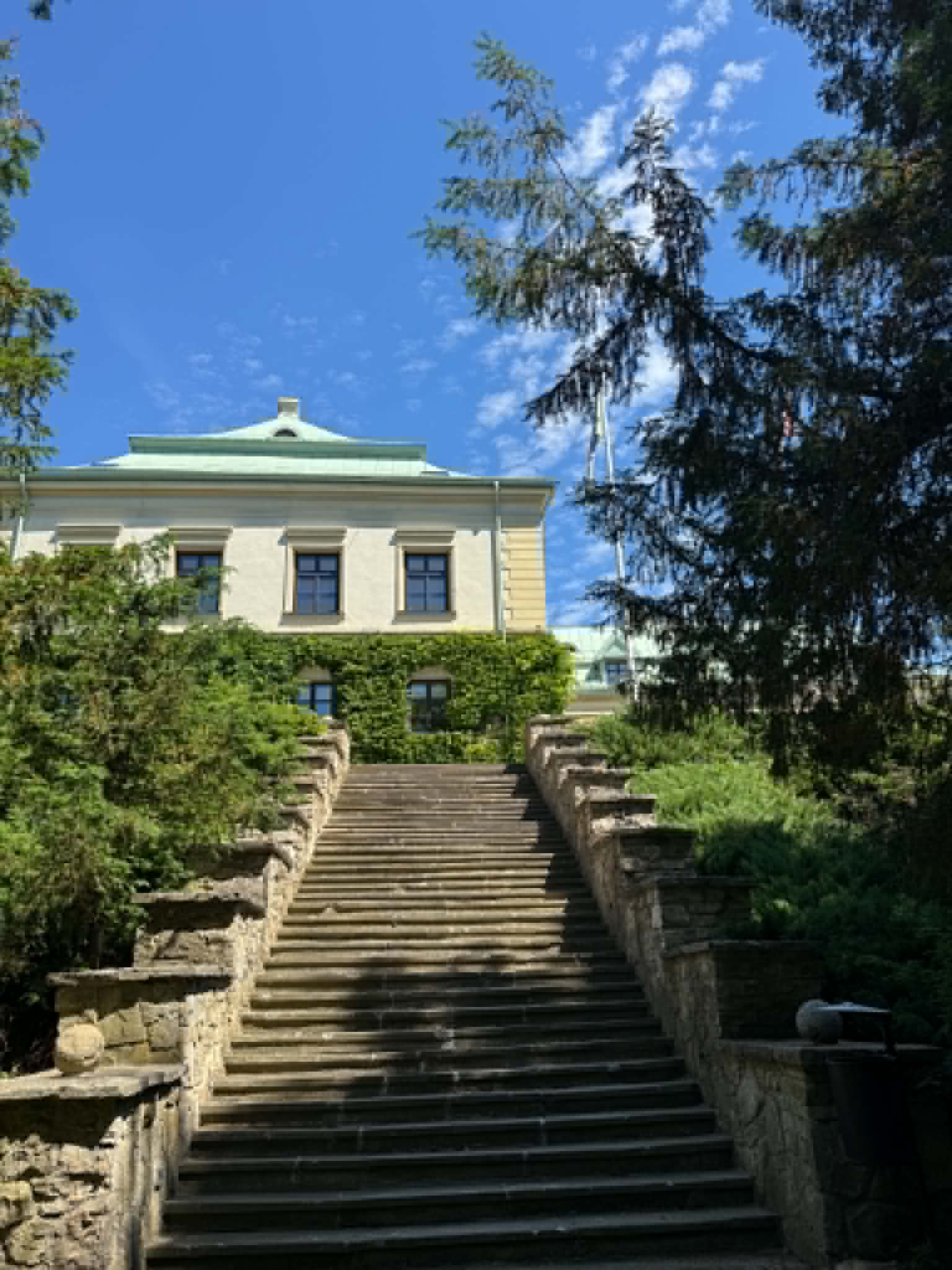 Palast Odrwążów in Chlewiska